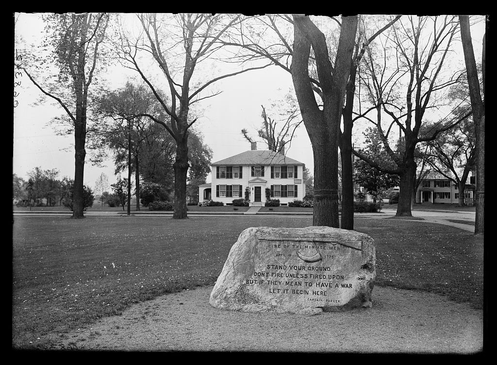 Line of the Minute Men Memorial, Lexington Green, Massachusetts (Library of Congress)